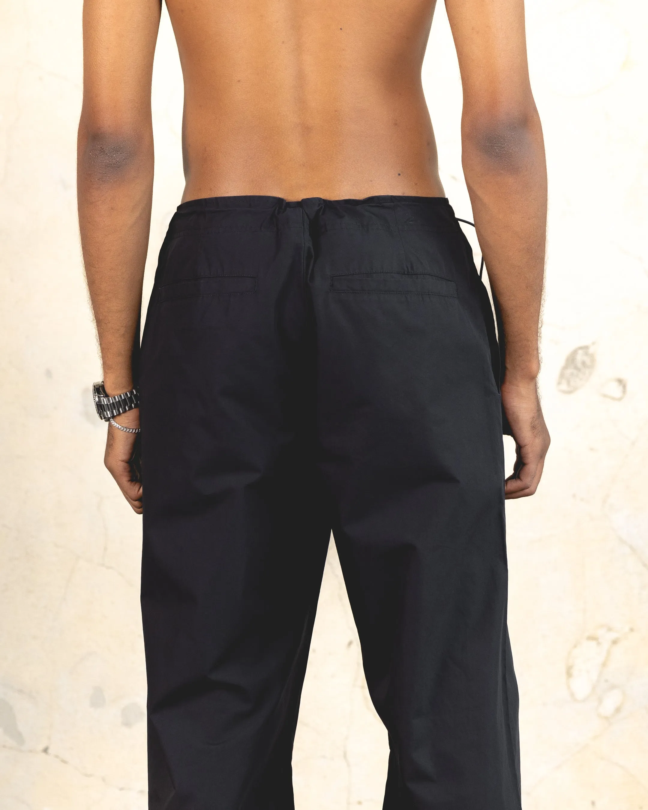 Sure! Here’s an optimized title for the product:

Stylish Black Silhouette Pants for a Flattering Fit – Versatile and Comfortable Fashion Bottoms

Feel free to adjust any wording to better match your brands tone!