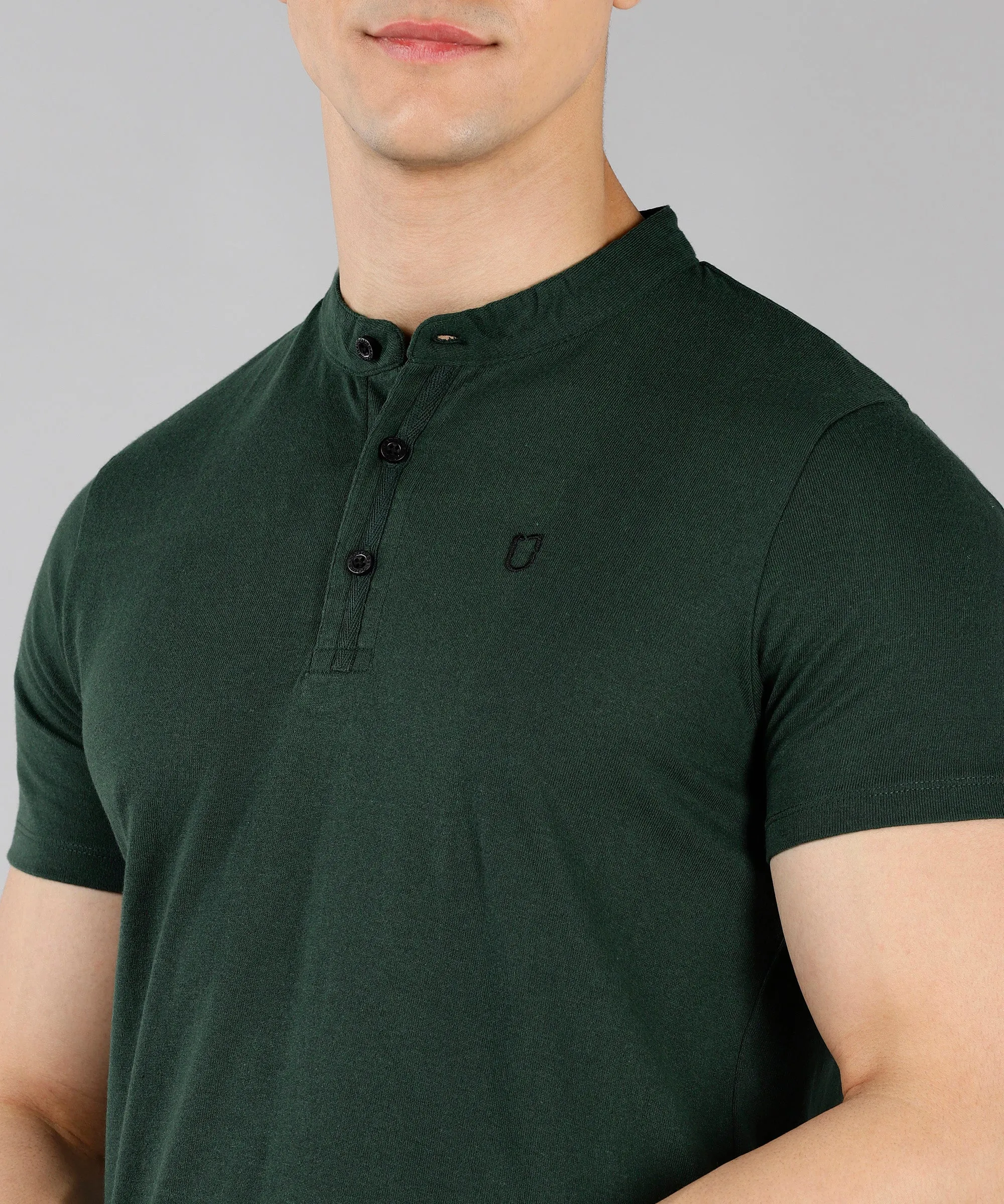 Men's Bottle Green Solid Mandarin Collar Slim Fit Half Sleeve Cotton T-Shirt